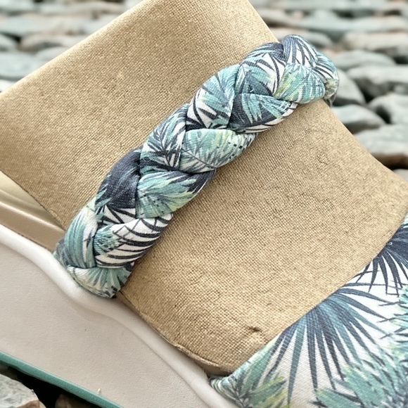 NIB Bzees New Wave Platform Wedge Slide Sandals Greenleaf 8M 38 - Picture 7 of 16